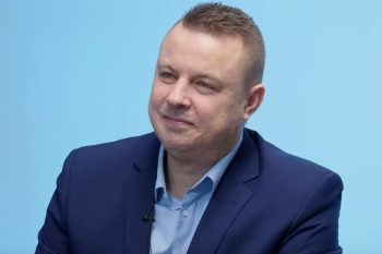 Dvojí metr české justice? Rajchl žádá, aby soudkyně svlékla talár