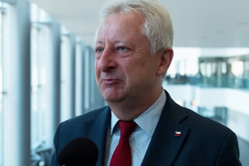Obrana slibovala projekty nerušit. Teď zrušila tendr za 25 miliard