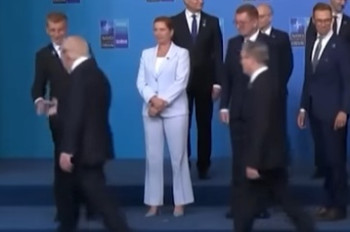 Co nám přinese potřásání rukou?