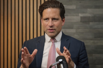 Nafta může zdražit až o osm korun. Kovanda vysvětluje proč