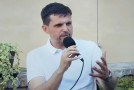 Miliony na klimatickou pohádku. Paukner si bere na mušku Hladíka