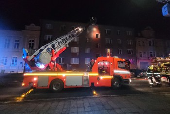 Při požáru kuchyně v bytovém domě hasiči zachránili šest osob