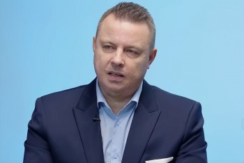 Filantropie, nebo skrytá moc? Rajchl ukázal, kdo hýbe veřejným prostorem