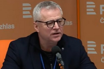 Moc mimo instituce. Jedna soukromá SMS otevřela politickou krizi