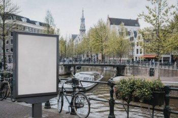 Amsterdam zakazuje reklamu na maso. „Zhulit se“ ale stále můžete