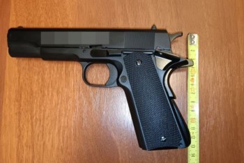 Policisté zadrželi loupežníka jen do několika minut od přepadení