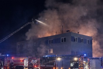 Požár v Pardubicích. Fakta chybí, Rusko už je po ruce