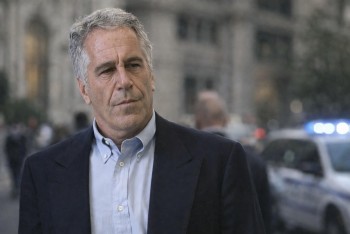 Rezignace po Epsteinových spisech otřásají elitami Západu