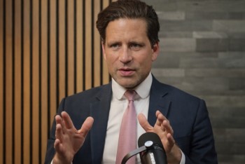 Česko nejdražší v EU. Nafta letí nahoru, říká Kovanda