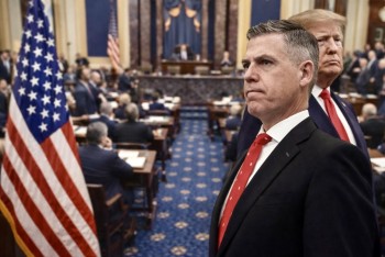 V USA to vře. Spor o volby a povinné ověřování občanství