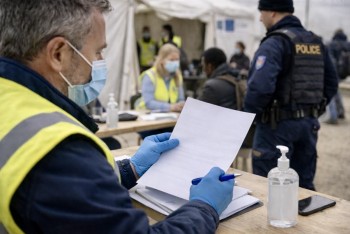 Checklist místo systému. Stát řeší migranty improvizací